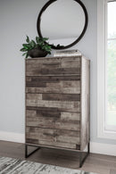 Neilsville - Five Drawer Chest - Black / Gray